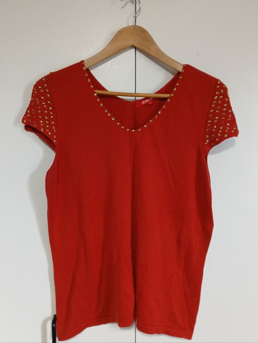 ​Le Grenier Red Knit Top Large Sequined V-Neck Slit Cap Sleeve Cotton Blend